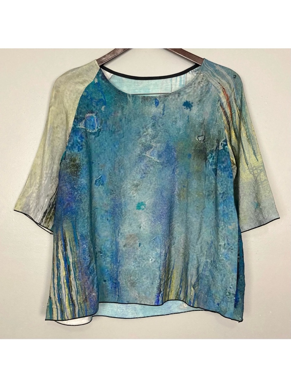 3potato Raglan Sleeve Top Women’s Size M Pullover Raglan Sleeves Pockets Artsy